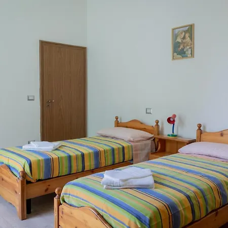 Reno Family House 拉文纳